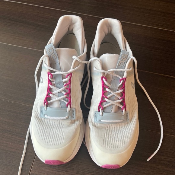 On clouds Flux - Picture 5 of 7